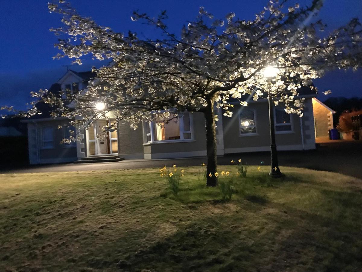 Muff Village Bed & Breakfast المظهر الخارجي الصورة